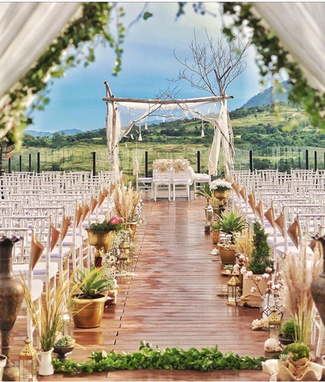 Wedding Day Trends We Can&#39;t Wait to See in 2017. Desktop Image