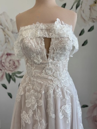 Bella Rose Margot #1 thumbnail